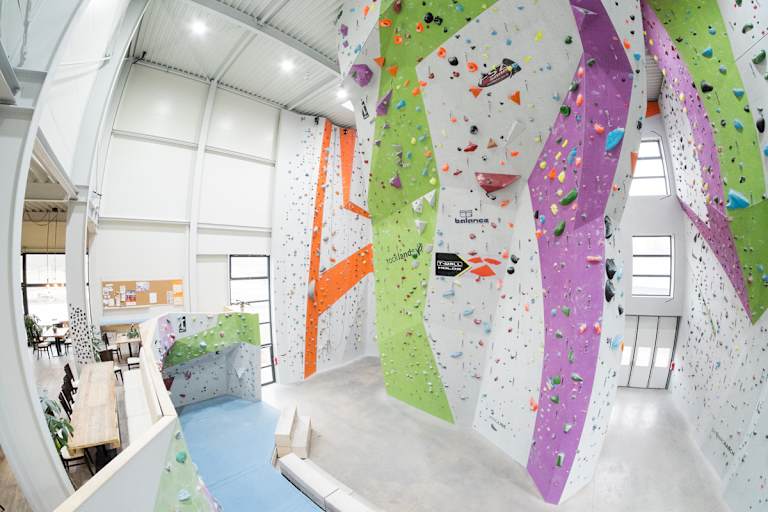 Hell und sehr geräumig - das Kletterzentrum Saarlouis