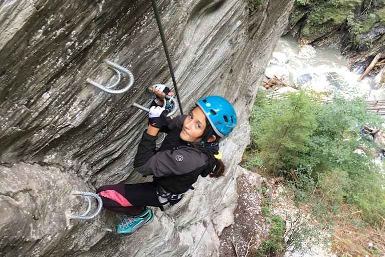 Kind im Klettersteig