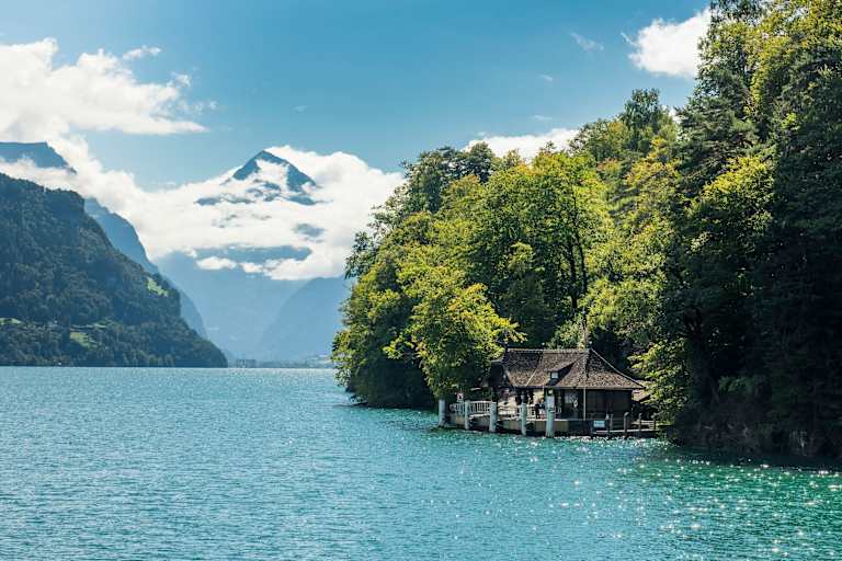 Wandern am Wasser am Urnersee