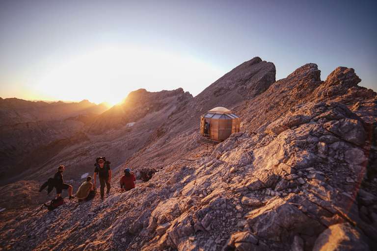 Sonnenaufgang auf dem Lalidererspitzen-Biwak (2.500 m) im Karwendel