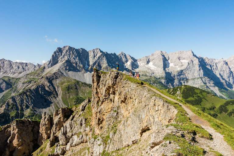 Die Bergwelten-Online-Redaktion am Weg auf das Sonnjoch