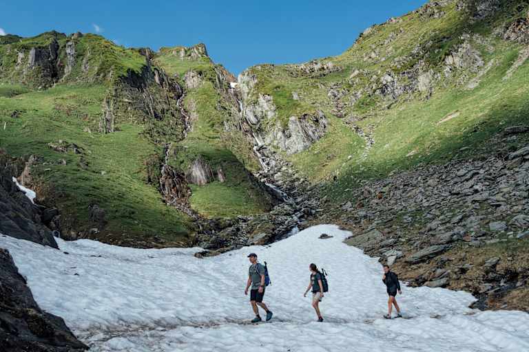 Altschneefeld sicher queren