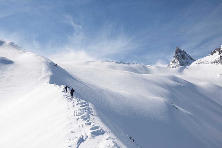 Skitourengehen in den Adula Alpen im Kanton Graubünden