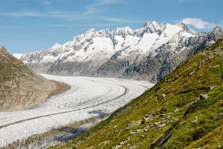 Die Berglandschaft des Aletschgletschers.