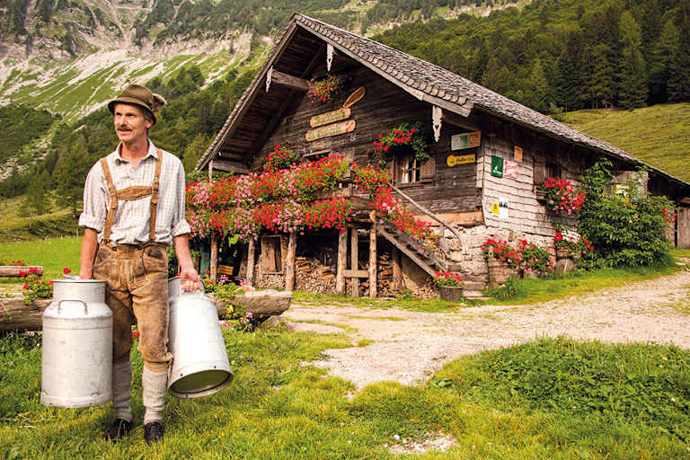 Mayerlehenhütte: Bauer mit Milchkannen