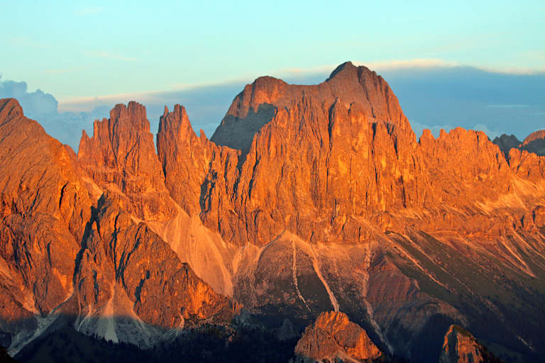 Alpenglühen an Rosengartenspitze und Vajolettürmen.