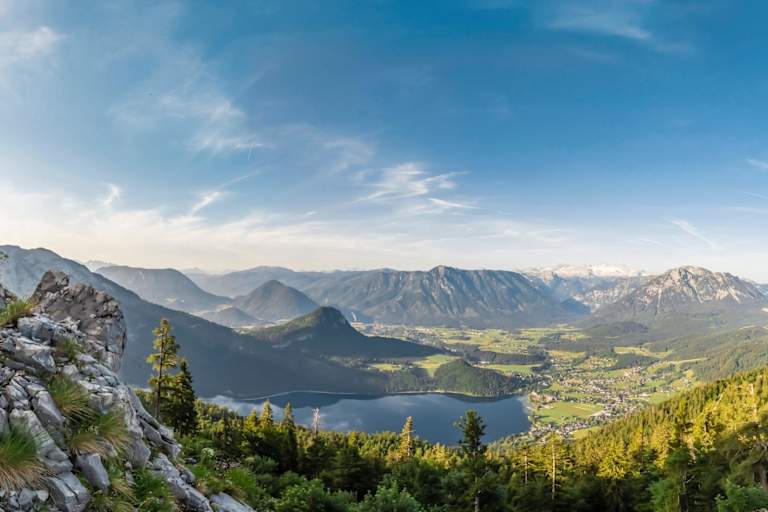 Der Altausseer See mit dem Dachsteinmassiv im Hintergrund