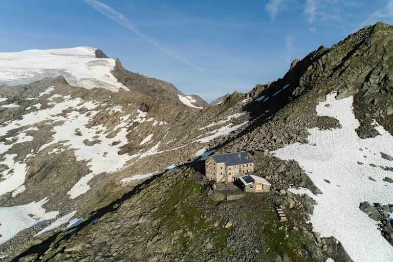 Die Neue Prager Hütte am Großvenediger musste 2022 die Saison aufgrund von Wassermangel frühzeitig beenden.