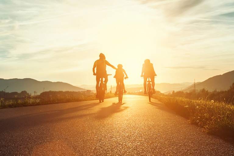 Microadventures sind eine tolle Möglichkeit, um dem Alltag zu entfliehen und unvergessliche Momente mit der Familie zu erleben.