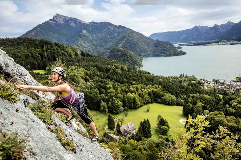 Klettern am Plombergstein mit Aussicht auf den Wolfgangsee