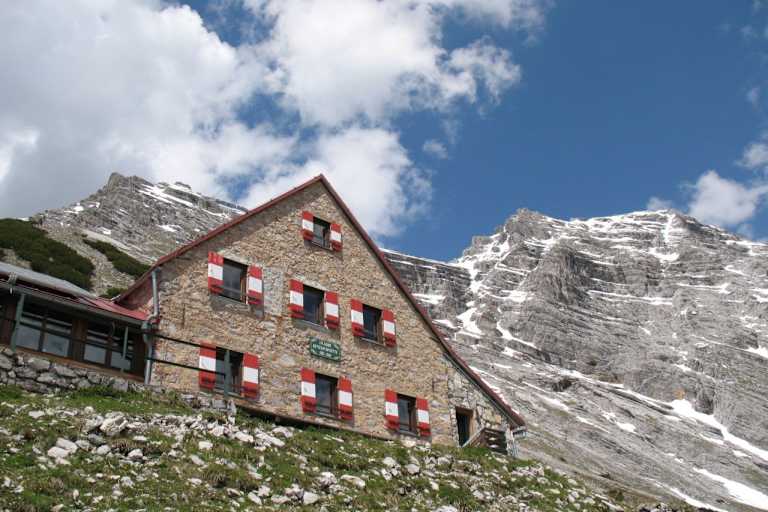 Die Bettelwurfhütte (2.077 m) im Karwendel, Tirol