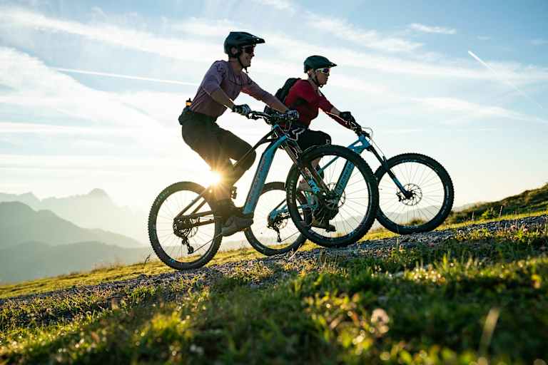 Mit dem E-Bike werden Touren sowohl aufwärts als auch abwärts zum absoluten Genuss.