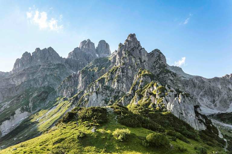 Die Bischofsmütze mit ihrem Doppelgipfel