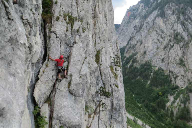 Luftige Kletterei in der Blechmauer