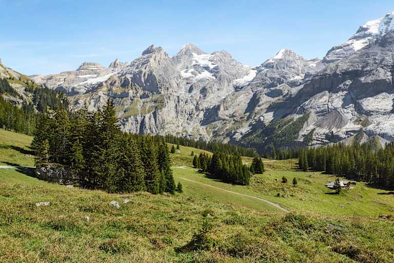Tolle Bergpanorama im Sonnenschein.