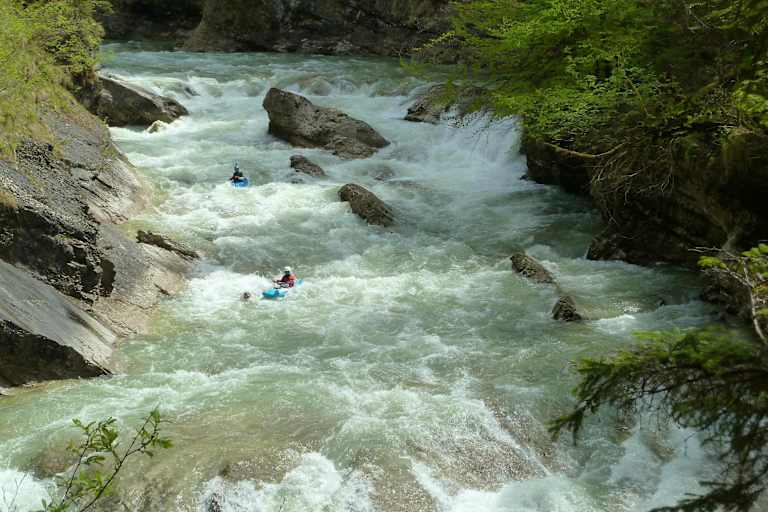 Die Brandenberger Ache ist auch bei Kajakfahrern beliebt.