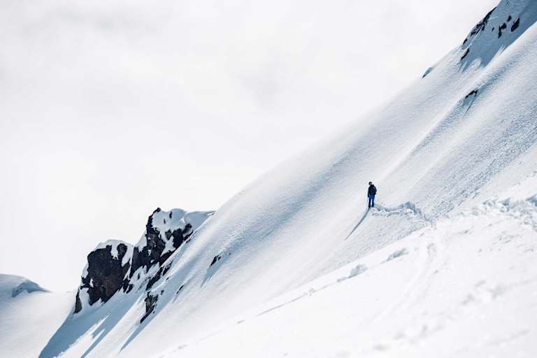 Skitourengeher im Schnee