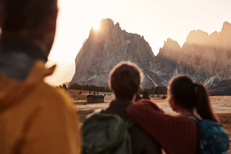 Von der Sonne geküsst: Die markanten Bergformationen der Dolomiten.