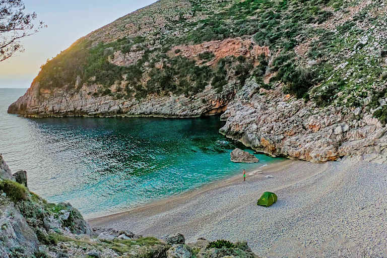 Zeltplatz in der Dafina-Bucht.