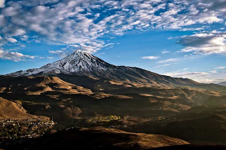 Blick auf den Damavand (5.610 m) im Iran