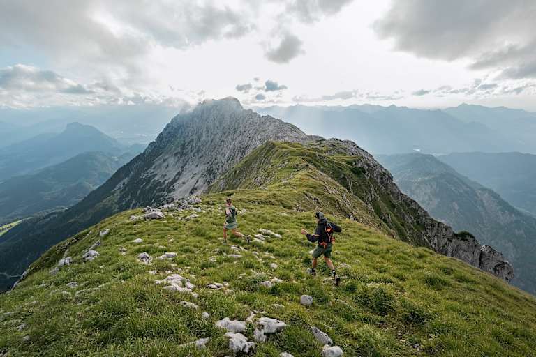 Mit der richtigen Vorbereitung können auch Laufanfänger bei einem Trailrunning-Wettkampf mitmachen.