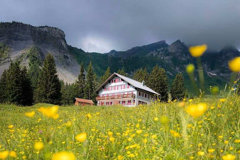 Alpengasthaus Edelweiß am Fuße der Kanisfluh in Vorarlberg