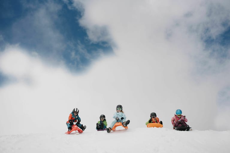 Zum Fürchten süß - Rodelrennen hoch über dem Zillertal.