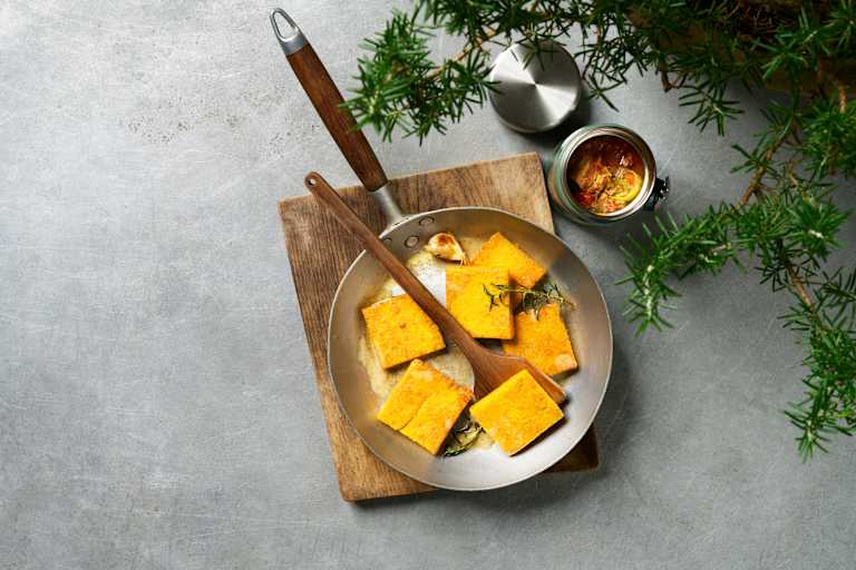 Polentaschnitten mit Ragu