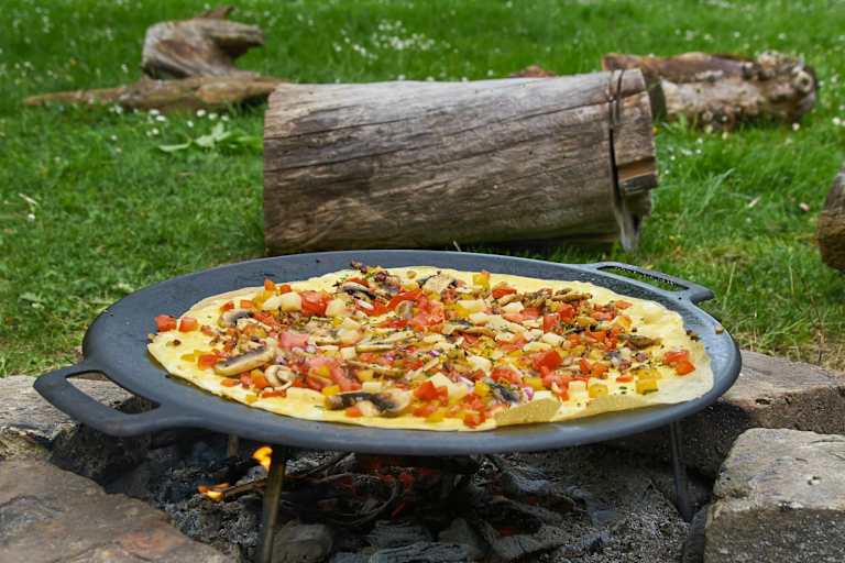 Outdoor-Küche: Frittata aus Feuerschale