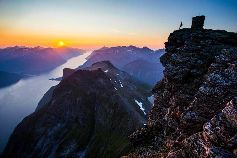 Wandern Klettersteig Fjord Norwegen Bergwelten