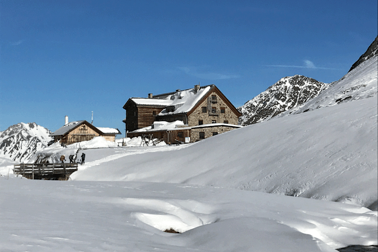 Die Franz-Senn-Hütte in den Stubaier Alpen