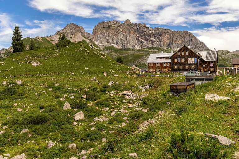 Freiburger Hütte im Lechquellengebirge in Vorarlberg