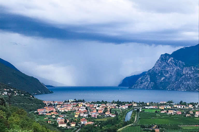 Blick auf Torbole und den Gardasee.