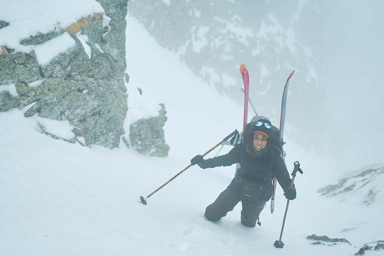 Freeriderin Silvia Moser erkundet mit ihren Freunden die Berge Osteuropas.