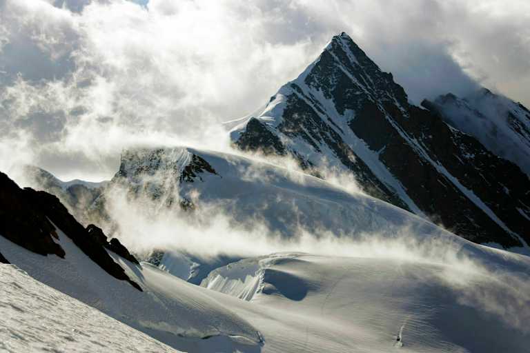 Gross Fiescherhorn in den Berner Alpen an der Grenze zum Wallis