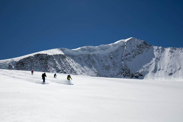 Den Powder bei der Abfahrt genießen