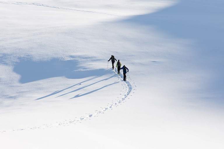 Die Skitourengruppe beim Aufstieg.