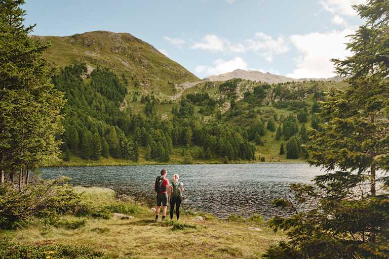 Idyllische Bergseen und regionale Gerichte: Dafür ist die Erlebnisregion Murtal bekannt.