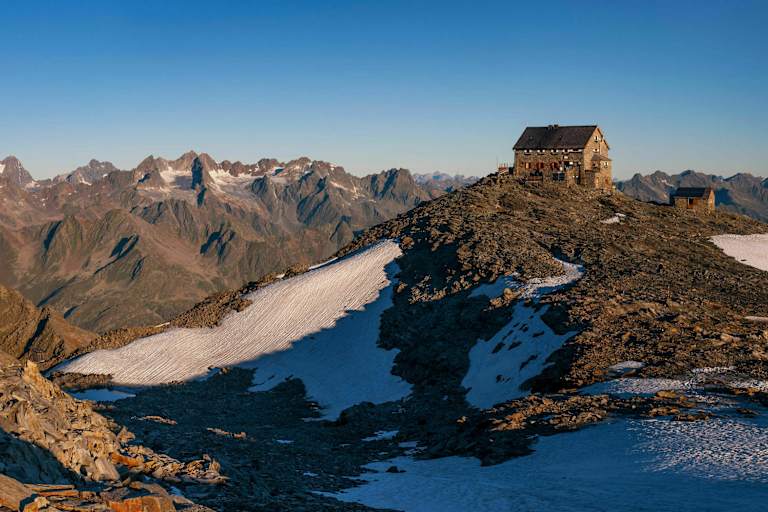 Hochstubaihütte in den Ötztaler Alpen in Tirol