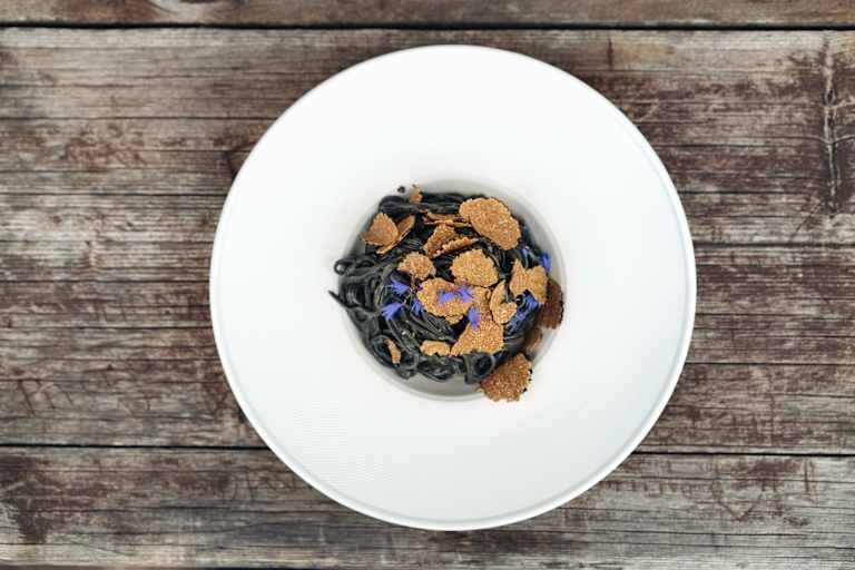 Holzkohle-Taglioni von Markus Holzer