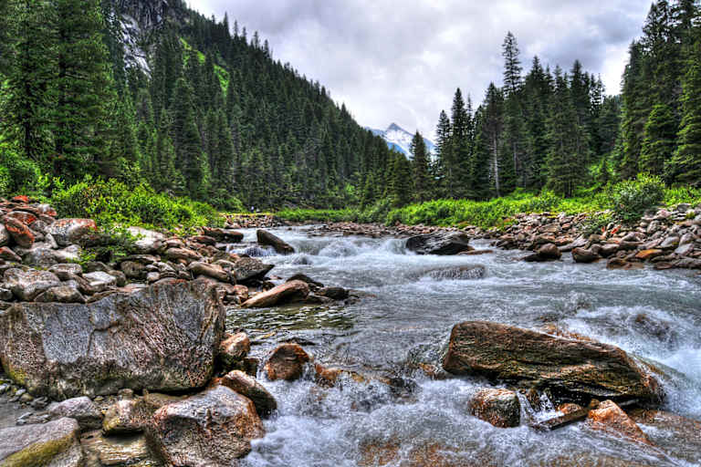 Hier ist die Welt noch in Ordnung: Ein Bergbach in Tirol.