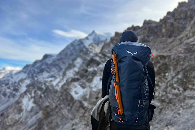 Bergwelten-Redakteur Daniel Kubera am Weg auf den Ortler