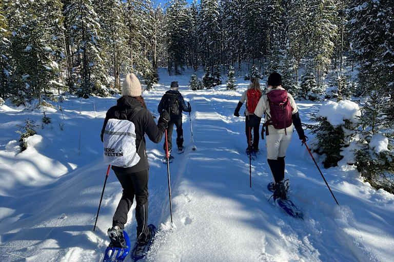 Eine Tour wie im Bilderbuch: Mit den Schneeschuhen durchs Hochmoor bei Wallgau