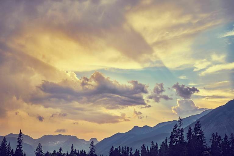 Wolken in den Bergen