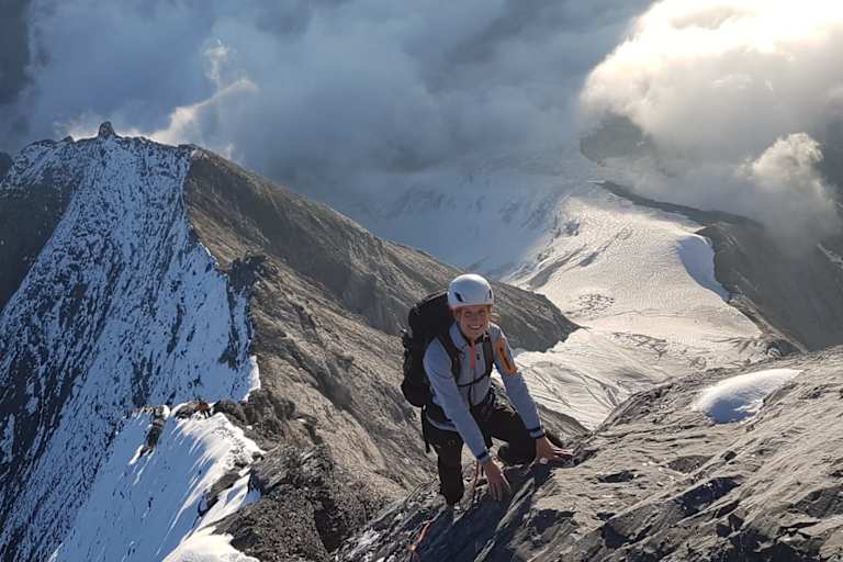 Die junge Hüttenwirtin aus Bern auf ihrem Weg zum Gipfel des Eiger