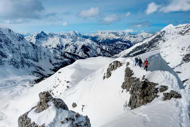 Das hochalpine Karwendel schneebedeckt