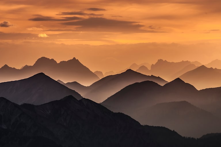 Karwendelspitze und Wettersteingebirge im Abendrot