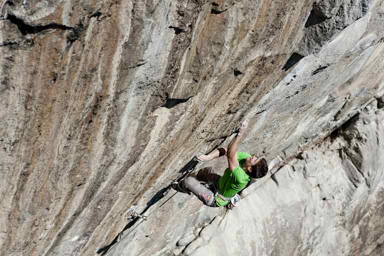 Kilian Fischhuber steil am Weg in der "Bergstation", Zillertal