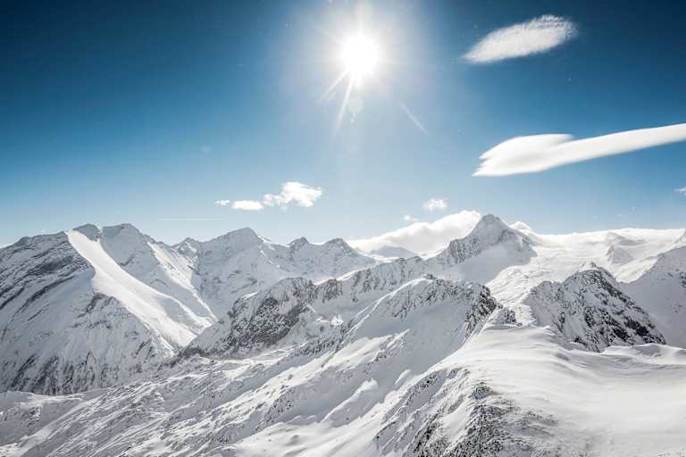 Blick auf die schneebedeckte Glocknergruppe