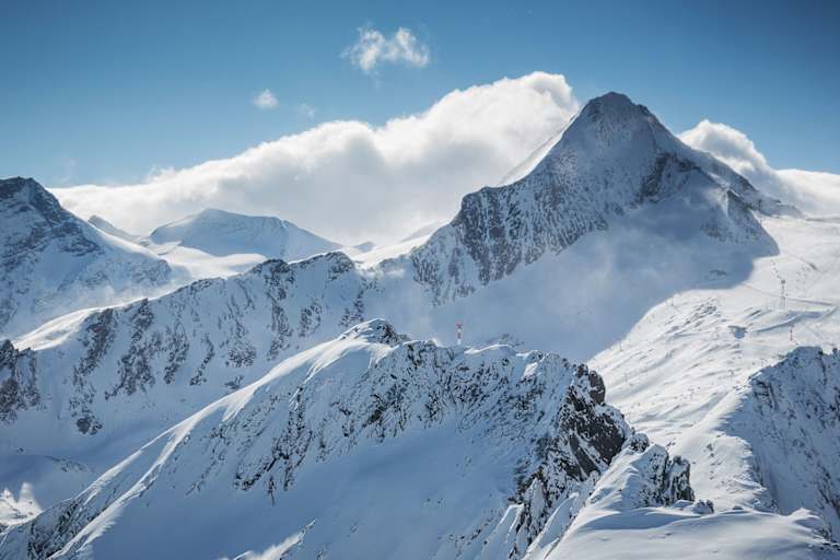 Der markante Gipfelstock über dem Gletscherskigebiet Kitzsteinhorn